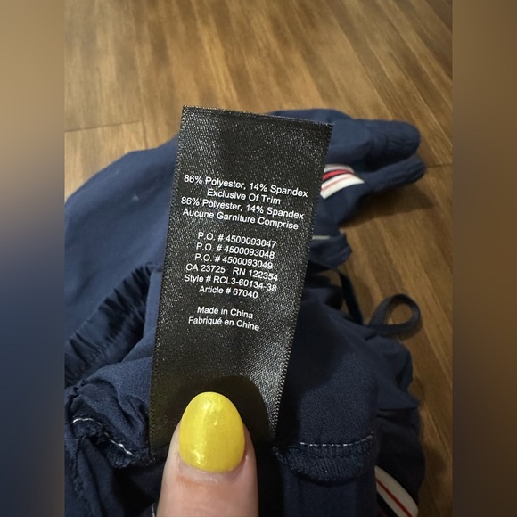 Aritzia TNA speed jogger navy, red, and white stripe size large - Picture 4 of 10